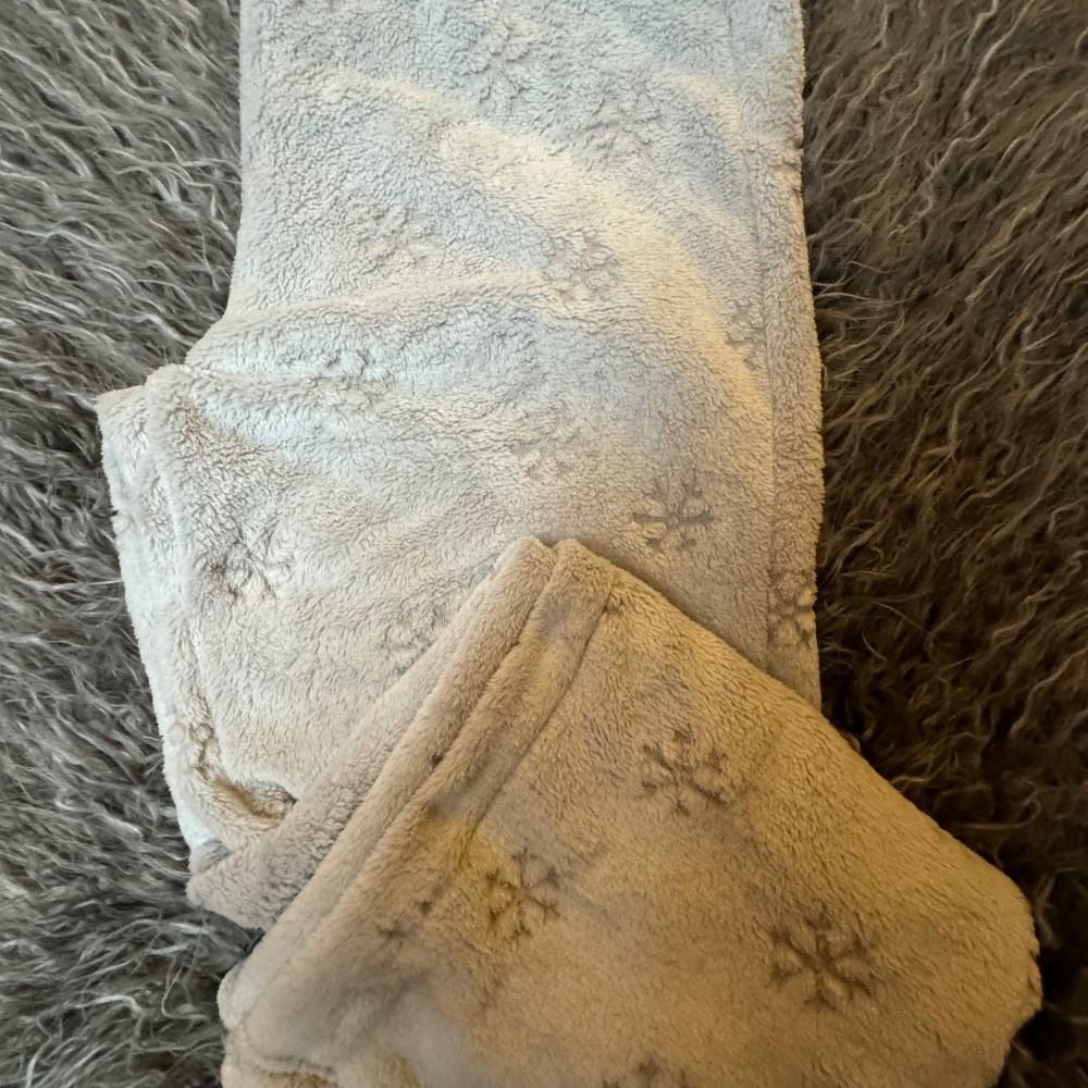 Dylan Pearl Gray Cozy Drawstring Lounge Pants with Snowflake Design-NWT